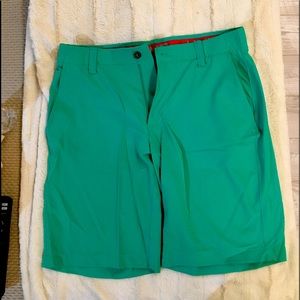 UNDER ARMOUR GOLF SHORTS